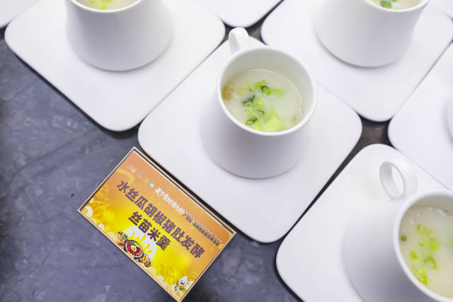 水丝瓜胡椒猪肚发酵丝苗米羹