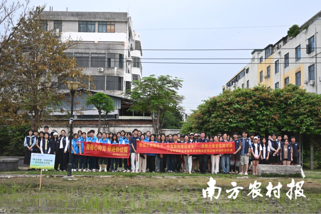广东科贸职业学院商贸学院走进广州市红星都市农业示范园，举行党建共建签约暨劳动实践教育基地揭牌仪式。