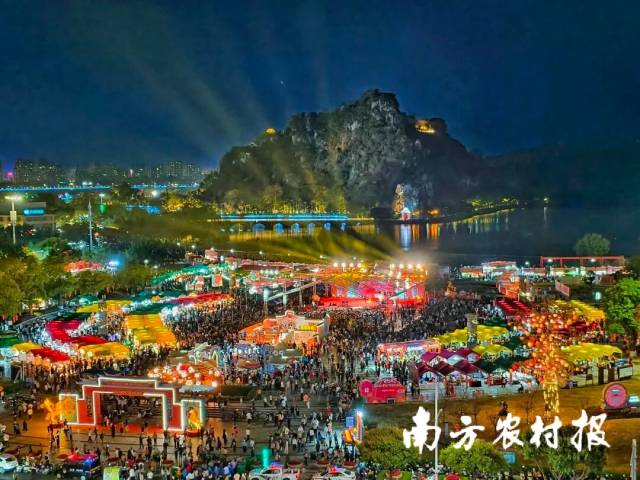 2026肇庆广府文化庙会文明集市现场。罗馨如 摄