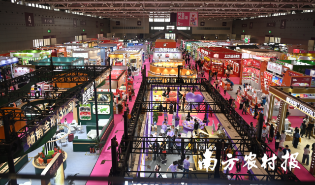 第34届深圳礼品家居展4号馆特色食品馆展销现场。