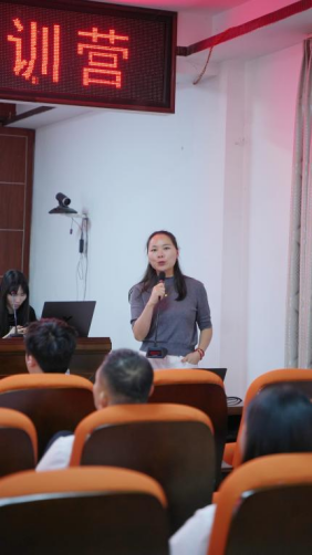 黄婷（广州红客传媒创始人）