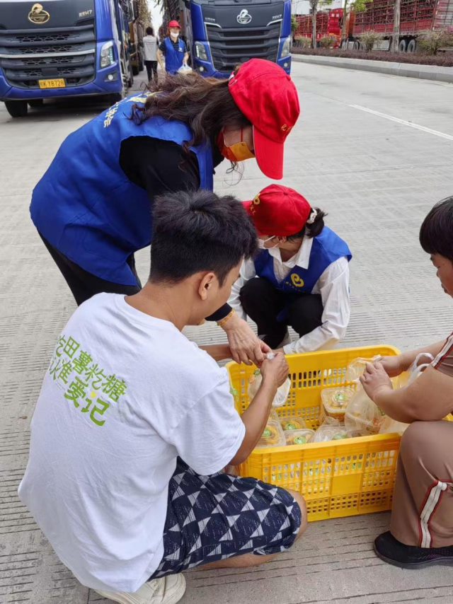 爱记糖水店自发为司机准备200余份糖水。受访者供图