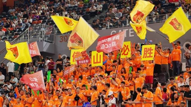 视频｜粤BA赛场：佛山球迷的撑场口号有多绝？