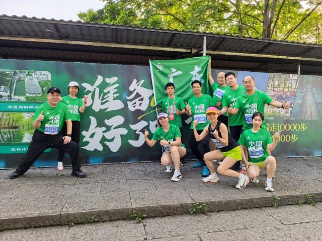 4月25日，8名队员从广东省各地抵达黄山市徽州区完成集结。协会为队员做好赛前各项协调对接与后勤保障工作；4月26日清晨，队伍整装集结，前往西溪南的赛事起点，与全国各地选手汇合。