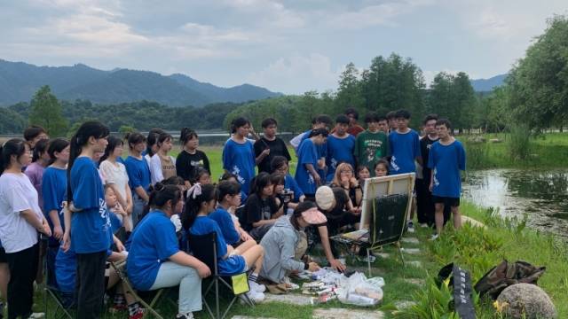 东莞美术馆联盟走进黄山，用画笔“交换春天”