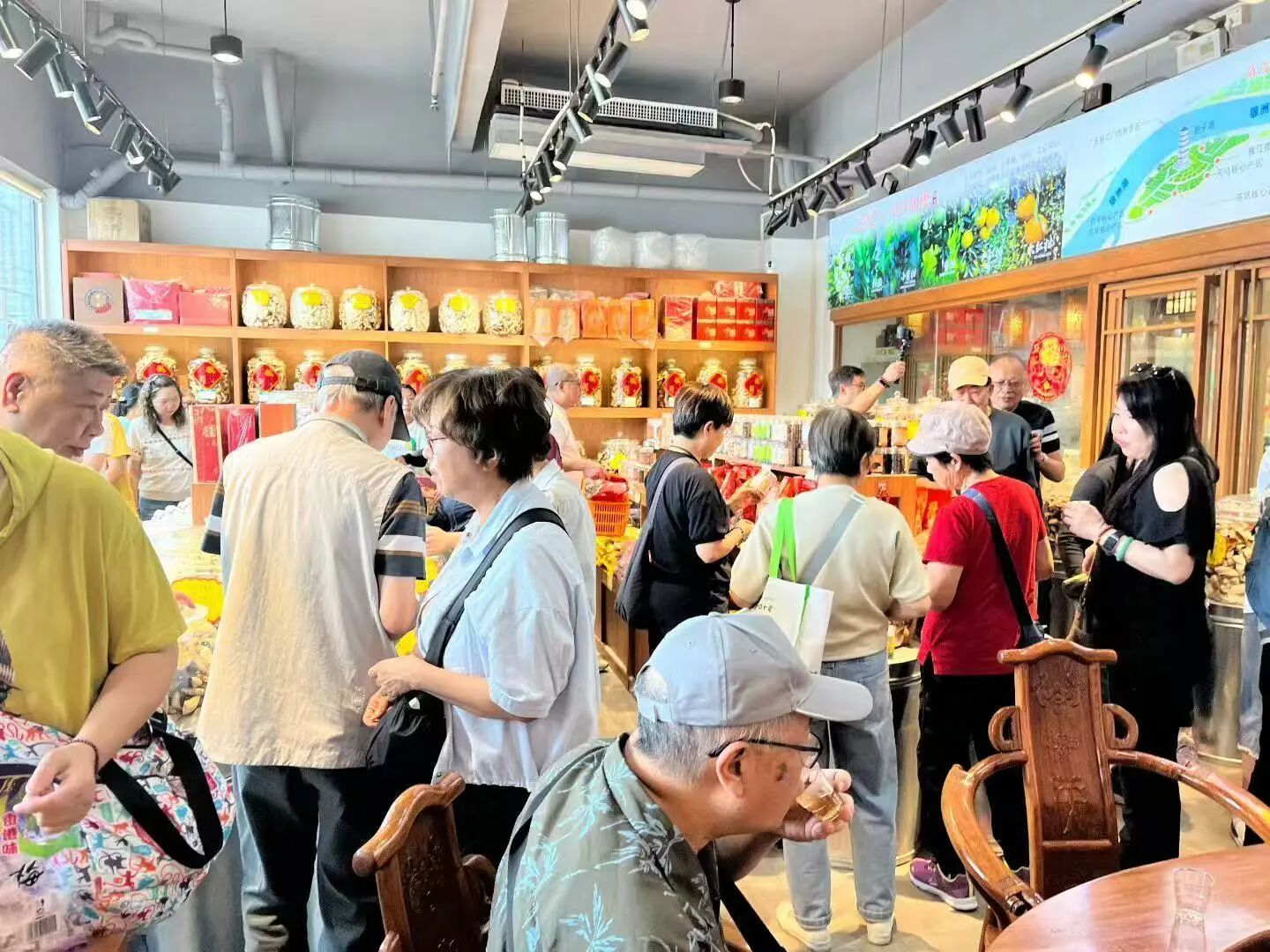 火爆！旅行团扎堆打卡！丽宫新皮古道承包您的五一假期快乐！