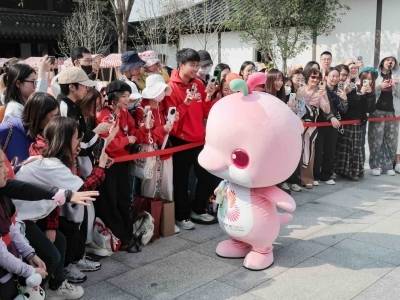 “五一”去哪玩？来广州市文化馆看超萌大湾鸡、赏岭南盆景、玩转AI非遗