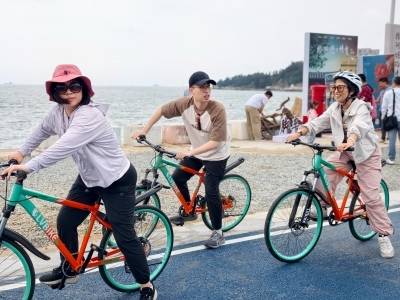 一边看海一边骑行，游客抢先体验汕头滨海旅游路