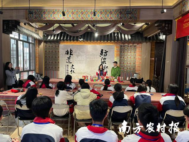 冀麒宇在香港开展非遗研学活动。