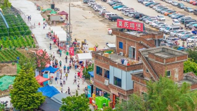 为了这一口广东鸡，他们打飞的、跨座城丨“五一”里的体验经济