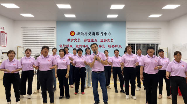 史超带领姊妹合唱团“整活”珊阁村。