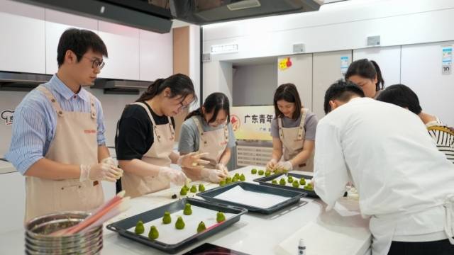 广东青年，涌入“成年人的少年宫”