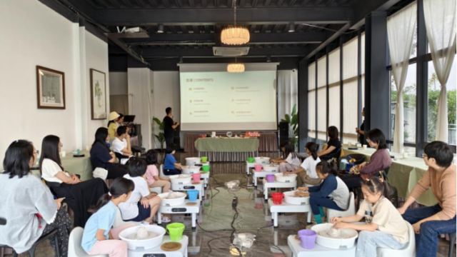 在棠美术馆，贴故事、玩陶泥、看欧洲铜版画｜美术馆里过“五一”