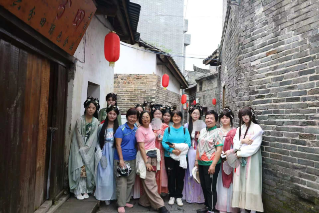 仁化县石塘镇创新推出“古村寻NPC对暗号”沉浸式互动活动。（图源：“仁化发布”公众号）