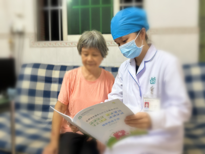 莞邑社区护理：俯身倾听，指尖生暖｜与爱同行 温暖人间⑥