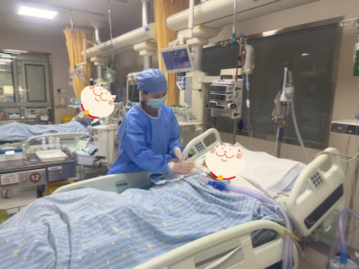 微小而珍贵的瞬间，生命被稳稳托举｜与爱同行 温暖人间①