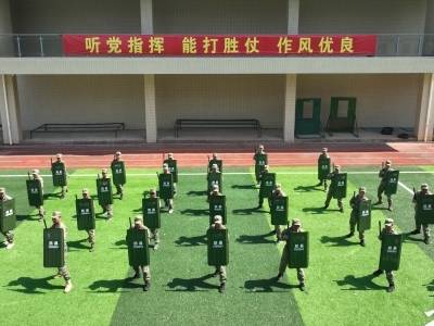 从“四级军士长”到“民兵排长”，他把“兵味”刻进民兵骨子里
