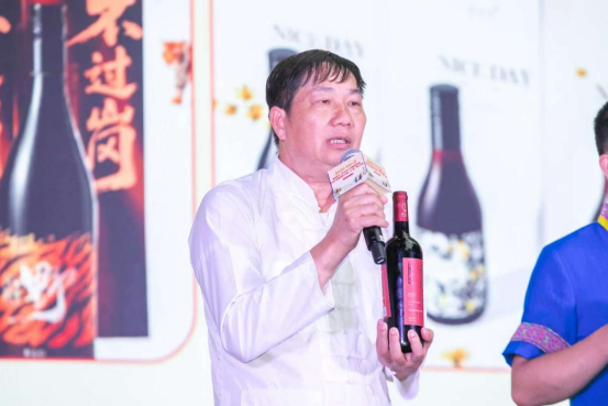 归东村党支部书记龙秀昌