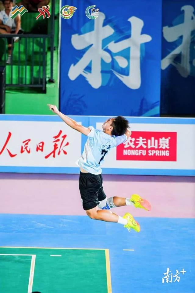 在赛场上奋力拼搏的广东村排代表队。图源:主办方 在赛场上奋力拼搏的广东村排代表队。图源:主办方