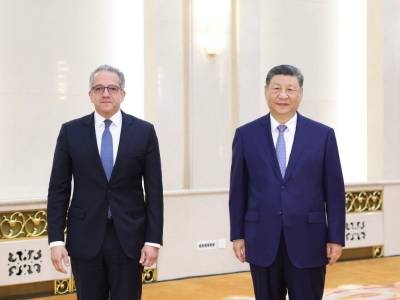 习近平会见联合国教科文组织总干事阿纳尼