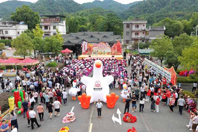 南雄“千桌万人品辣鹅，挑战广东第一辣”活动