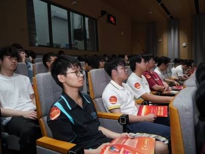“退役军人展风采 红色文化进校园”宣讲活动走进肇庆学院