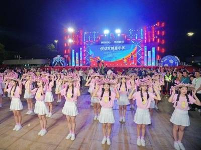赛场沸腾、书院听戏、市集烟火，梅州五一嘉年华凭啥“燃”爆全城