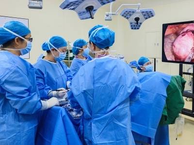 广二医怀集医院成功开展单孔腹腔镜子宫肌瘤剔除术