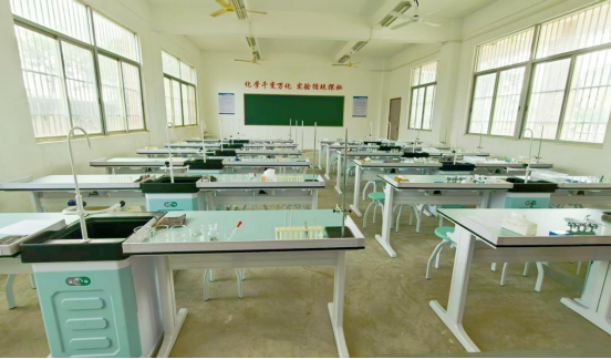 学校实验室内景图