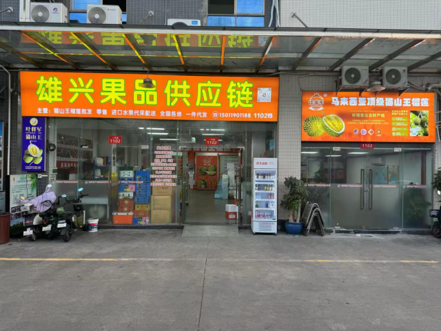邱真雄的公司主营榴莲批发零售。（受访者供图）