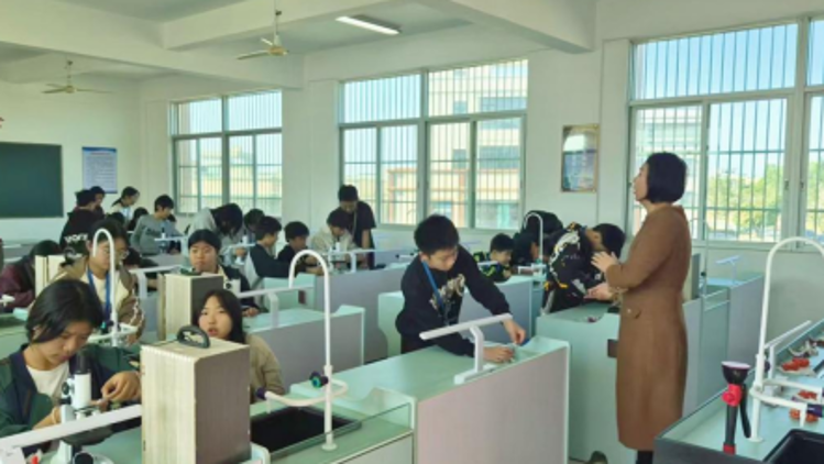 “能源小屋”点亮农村学子科学梦！驻前詹镇工作队助沟疏学校建成物化生实验室