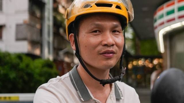 暴雨积水中救起落水儿童，外卖小哥：当时来不及多想，只想着救人