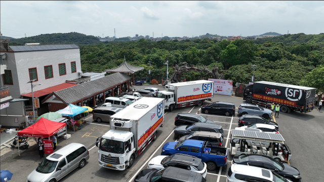 高州荔枝从根子贡园启程,前往吴川机场,发往全国。 高州荔枝从根子贡园启程,前往吴川机场,发往全国。