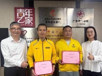 “谁家孩子不是宝贝？”退役军人、外卖骑手田洪冲进暴雨积水救孩子
