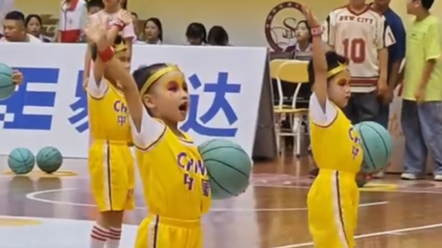 粤BA萌娃率先登台表演，篮球舞萌翻全场！