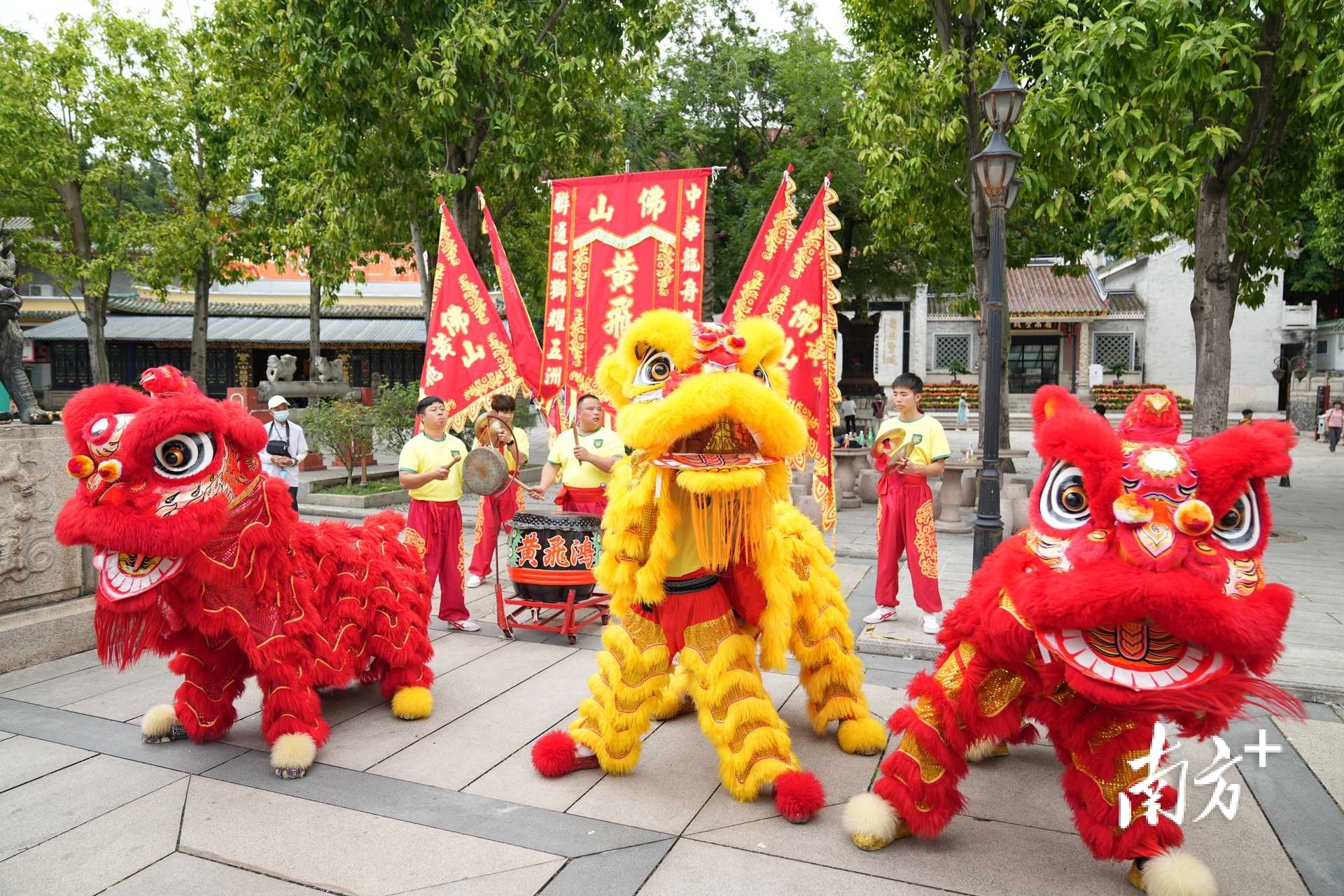 佛山市祖庙博物馆内，醒狮献瑞，精神抖擞。