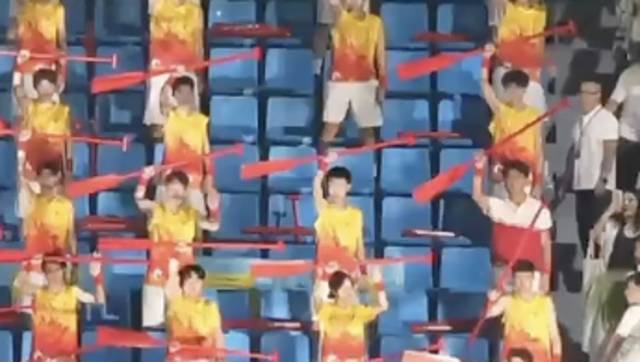 视频｜龙舟“舞”进粤超东莞主场