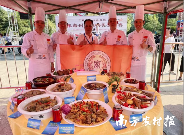 “三穗鸭一桌菜”,让三穗鸭从“家常菜”蜕变为“特色宴” “三穗鸭一桌菜”,让三穗鸭从“家常菜”蜕变为“特色宴”
