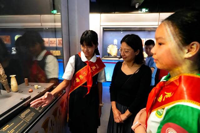 小小讲解员正在进行讲解
