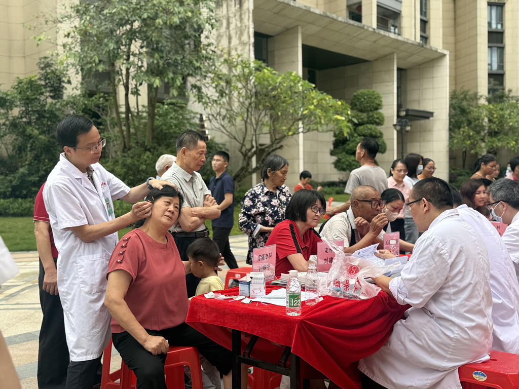 中西医专家齐坐镇!惠东九龙峰义诊把“县医院服务”送到家门口