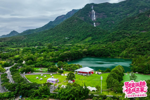 白水寨青山飞瀑见证浪漫。