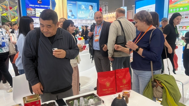 “国际茶日”恰逢哈洽会，英德红茶香飘冰城 | 广货行天下