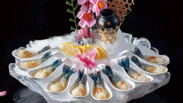 一只高桂大虾的“虾生”自述：从万亩虾塘到刺身盘中餐