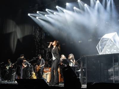 蔡健雅全新巡演广州站温暖开唱，限定曲目《多米诺》惊喜“掉落”