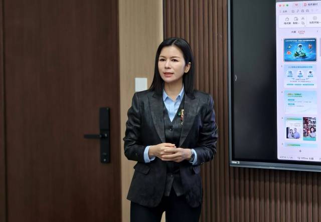 肇庆市贸促会党组书记、会长唐莹。