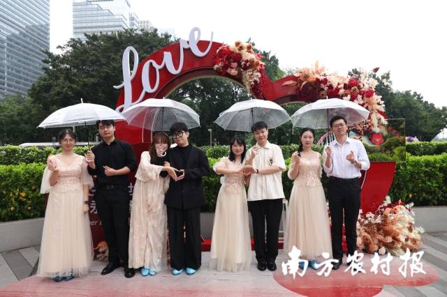 “塔下誓约·爱定凯旋”5.20户外集体婚礼颁证仪式在广州凯旋华美达大酒店圆满举办。