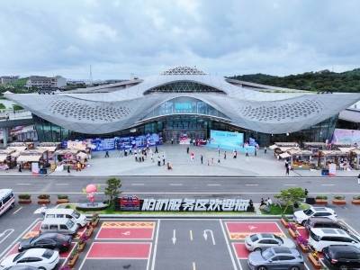 柏桥服务区开通运营一周年，累计迎客超710万人次