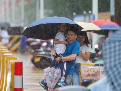 “龙舟水”首日遭遇“倒水”模式，广东部分市县已发布暴雨红色预警