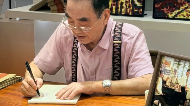文博会的“纸短情长”，《给阿嬷的情书》“写批人”现场写批！