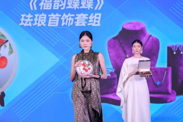 国风大秀惊艳文博会！湾区T台演绎顶级浪漫